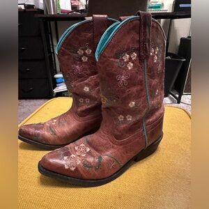 Brown leather cowgirl boots with flowers sz 2 Smoky cowboy
Little girls